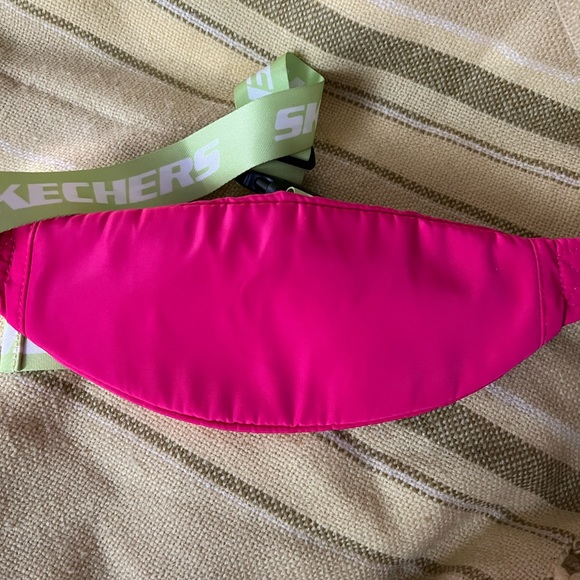 NWOT Sketchers neon pink and neon Fanny pack.  Inner pocket. - Picture 7 of 7